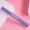 Diamond Smile paarse tandenbleek kleurcorrectie pen tegen een roze achtergrond