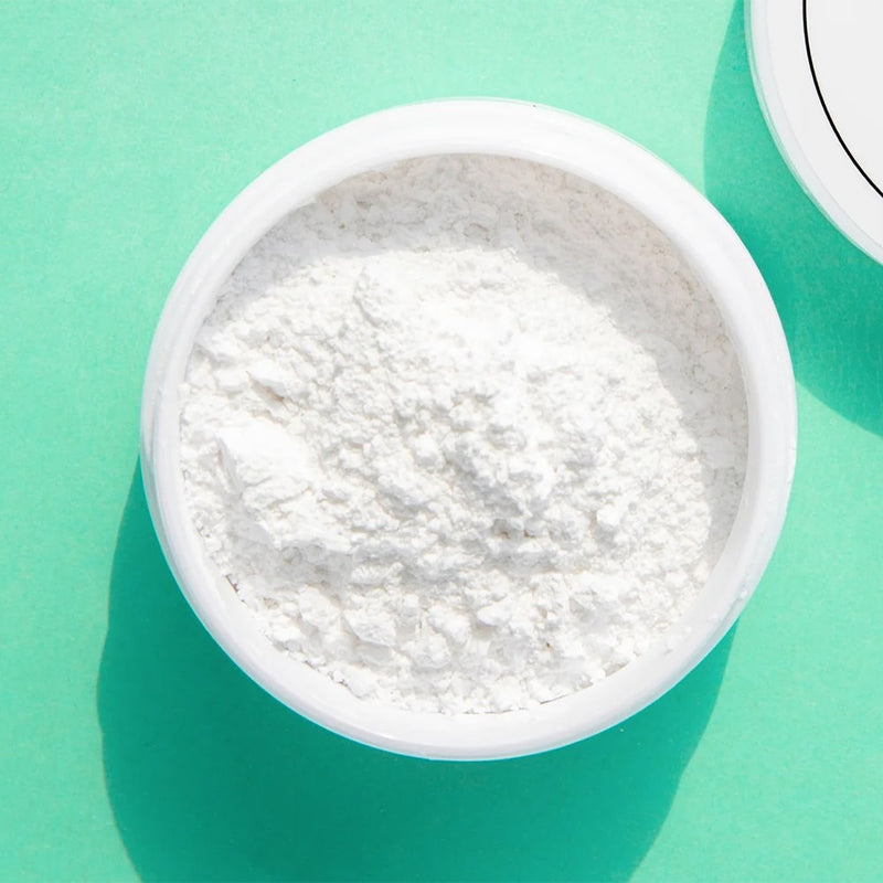 Diamond Smile tandbleek PAP+ poeder in een reageerbuis met groene achtergrond