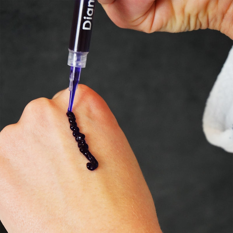 Paarse tandbleekgel met de hand van Diamond Smile